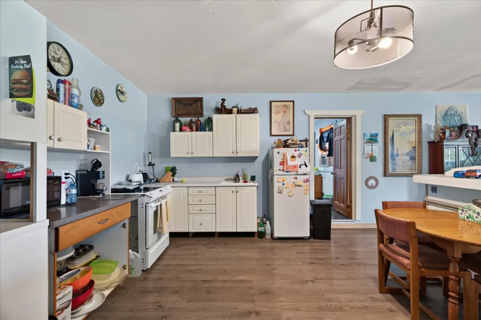 Kitchen counters and appliances