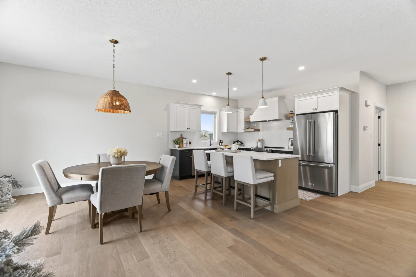 Model home: kitchen and dining area