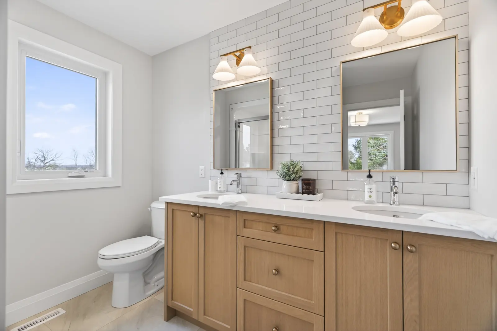 Model home: ensuite with a double vanity