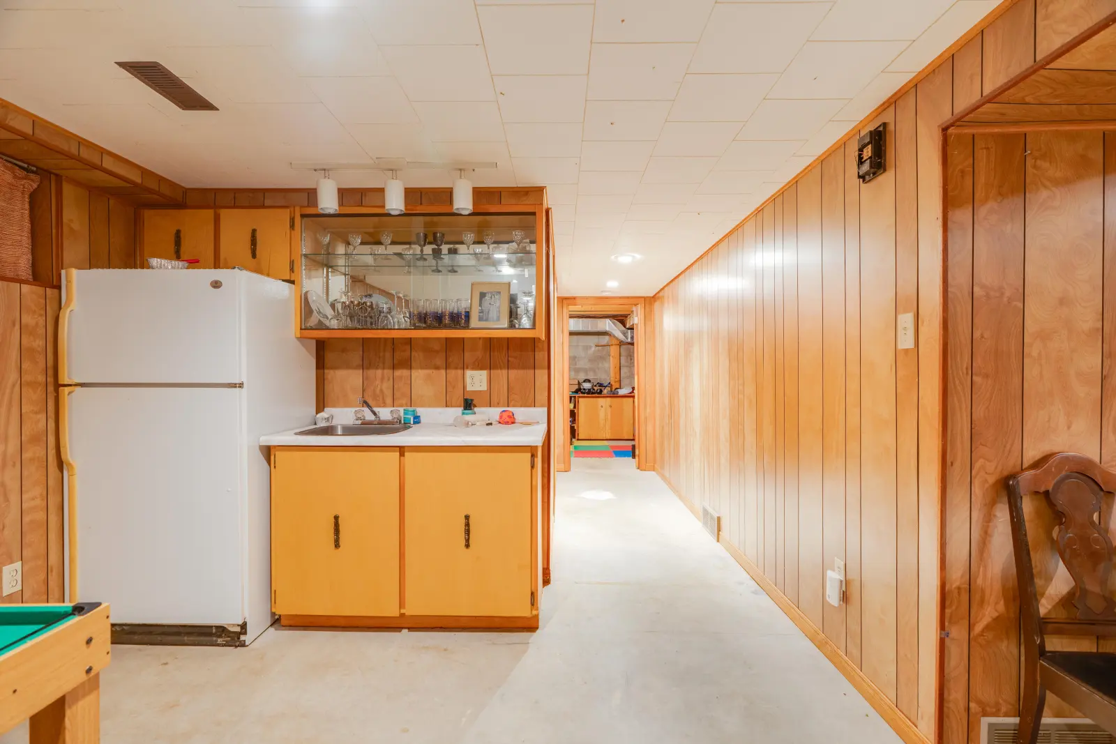Wet bar in the recreation room