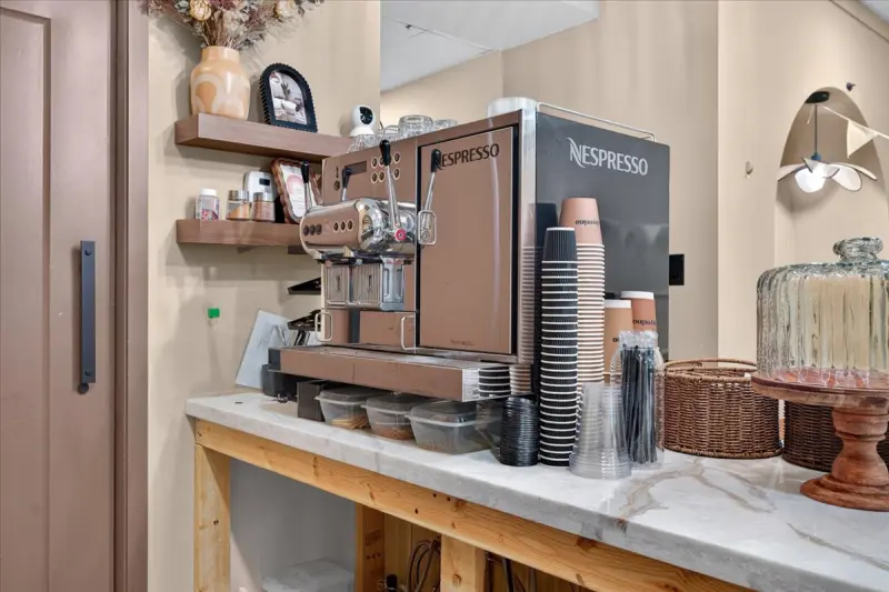 Espresso machine and coffee bar